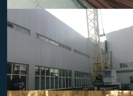 Fassade eines Industriegebäudes im Bau