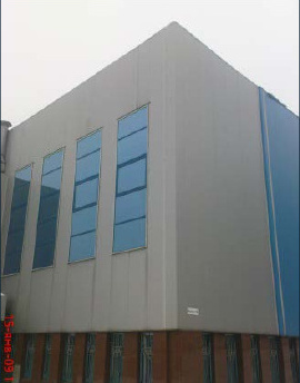 Außenansicht eines Sportkomplexes